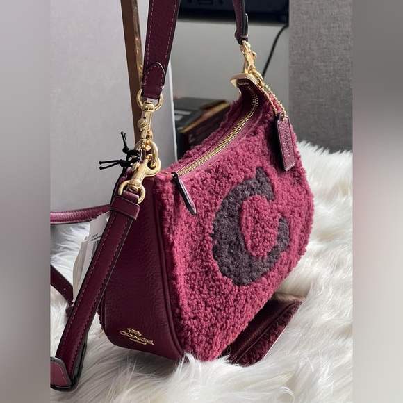 CE557 - Coach Teri Shoulder Bag with Coach Motif - Picture 5 of 14